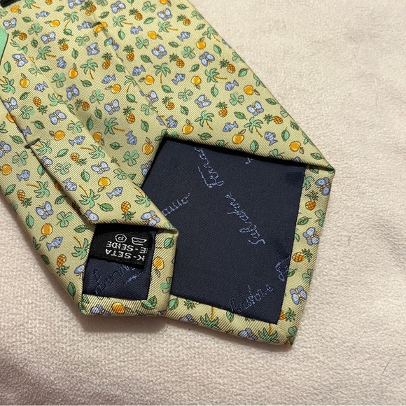 Salvatore Ferragamo 100% Silk Green Tropical Pineapple Palm Fish Tie ITALY - Picture 4 of 4